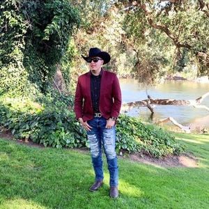 Meet your Posher, Javier